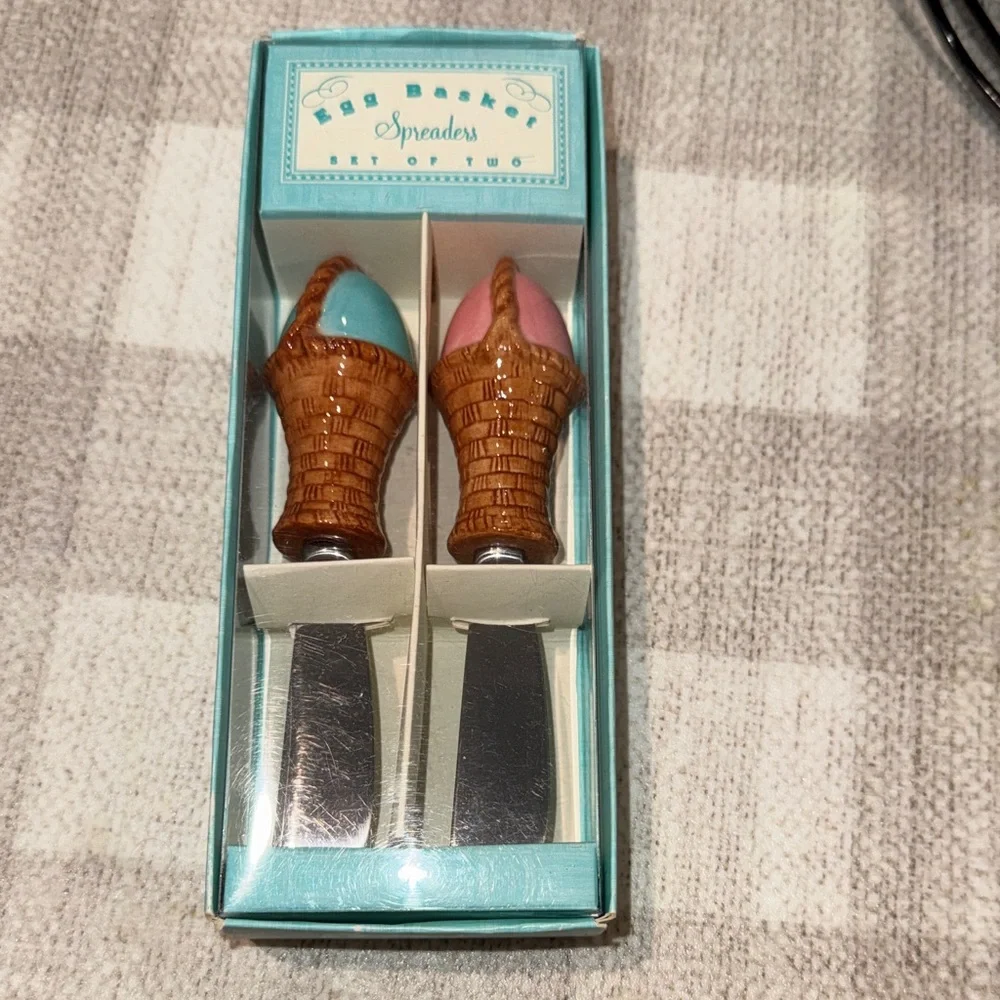 Williams Sonoma Egg Basket Spreaders with Blue and Pink Handles
